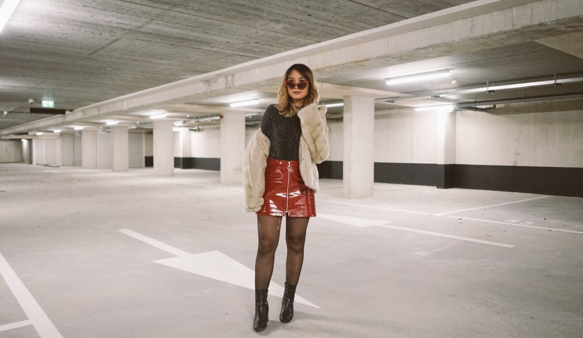 christmas-outfit-red-patent-leather-skirt-with-glitters-1-of-6